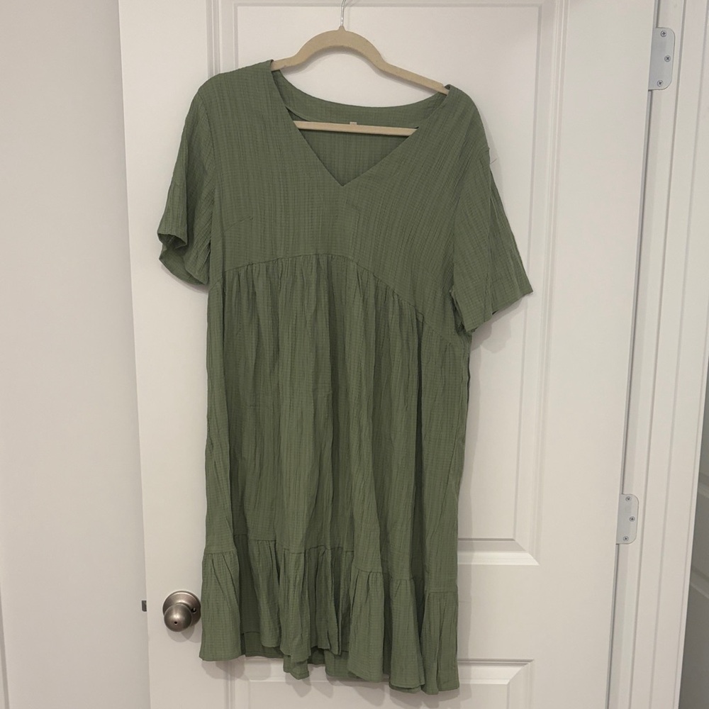 NWOT Green V-Neck Women's Dress